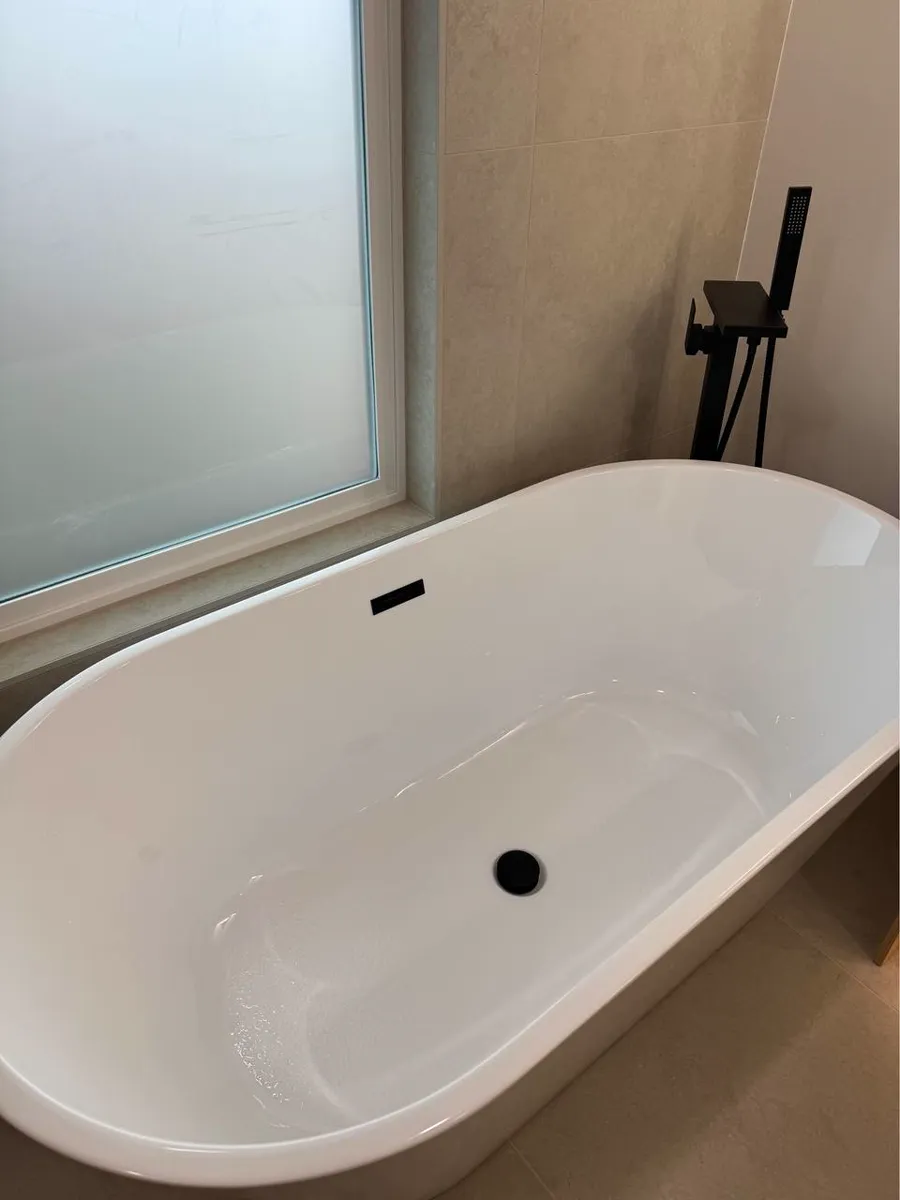 Bathtub after deep cleaning